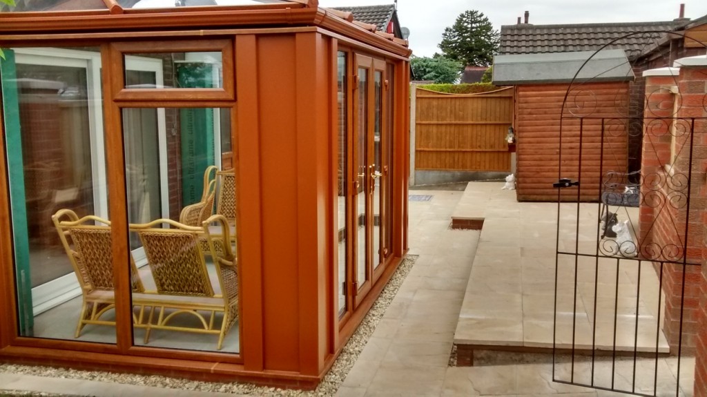 difference between conservatories and orangeries